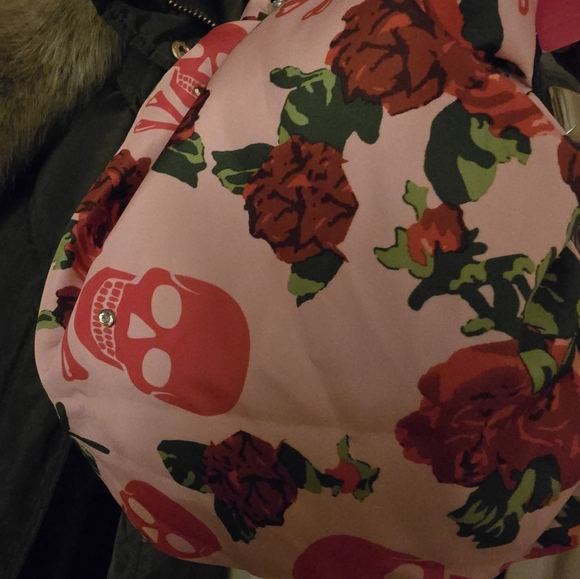 Betseyville Dangerous In Love Pink Hobo  Bag - Picture 6 of 15